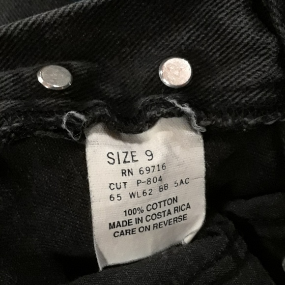 Classic Black High-Waisted Jeans - Picture 6 of 8